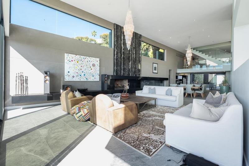 7 Bedroom Property for Sale in Bantry Bay Western Cape